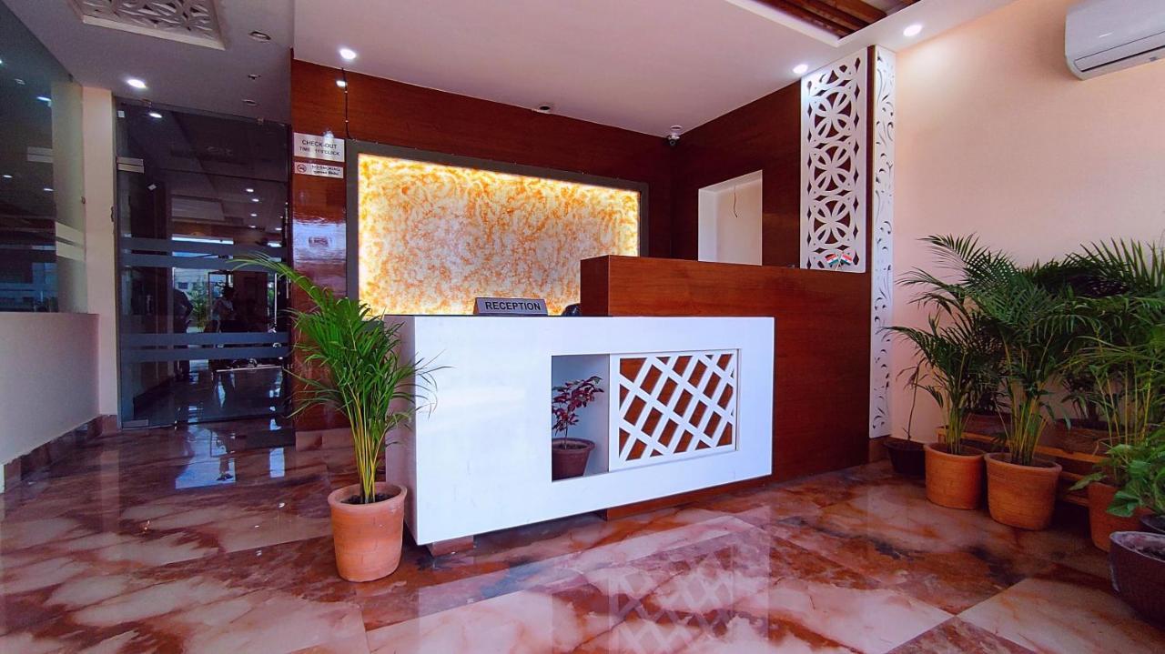 Spring Sky Haridwar By Shrigo Hotels エクステリア 写真